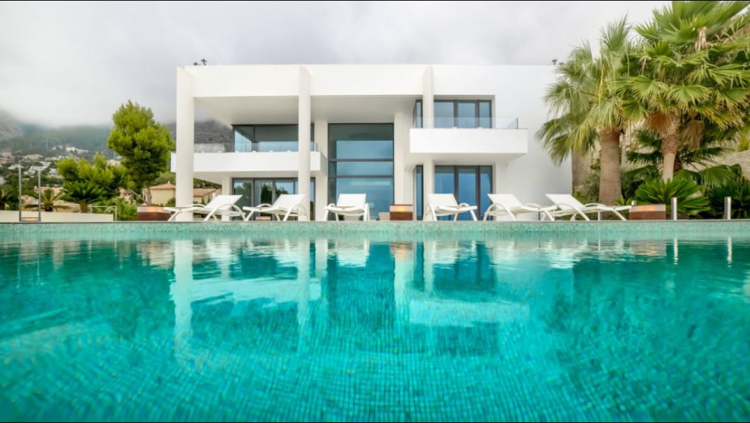 Super Luxusvilla mit Panoramablick auf das Meer